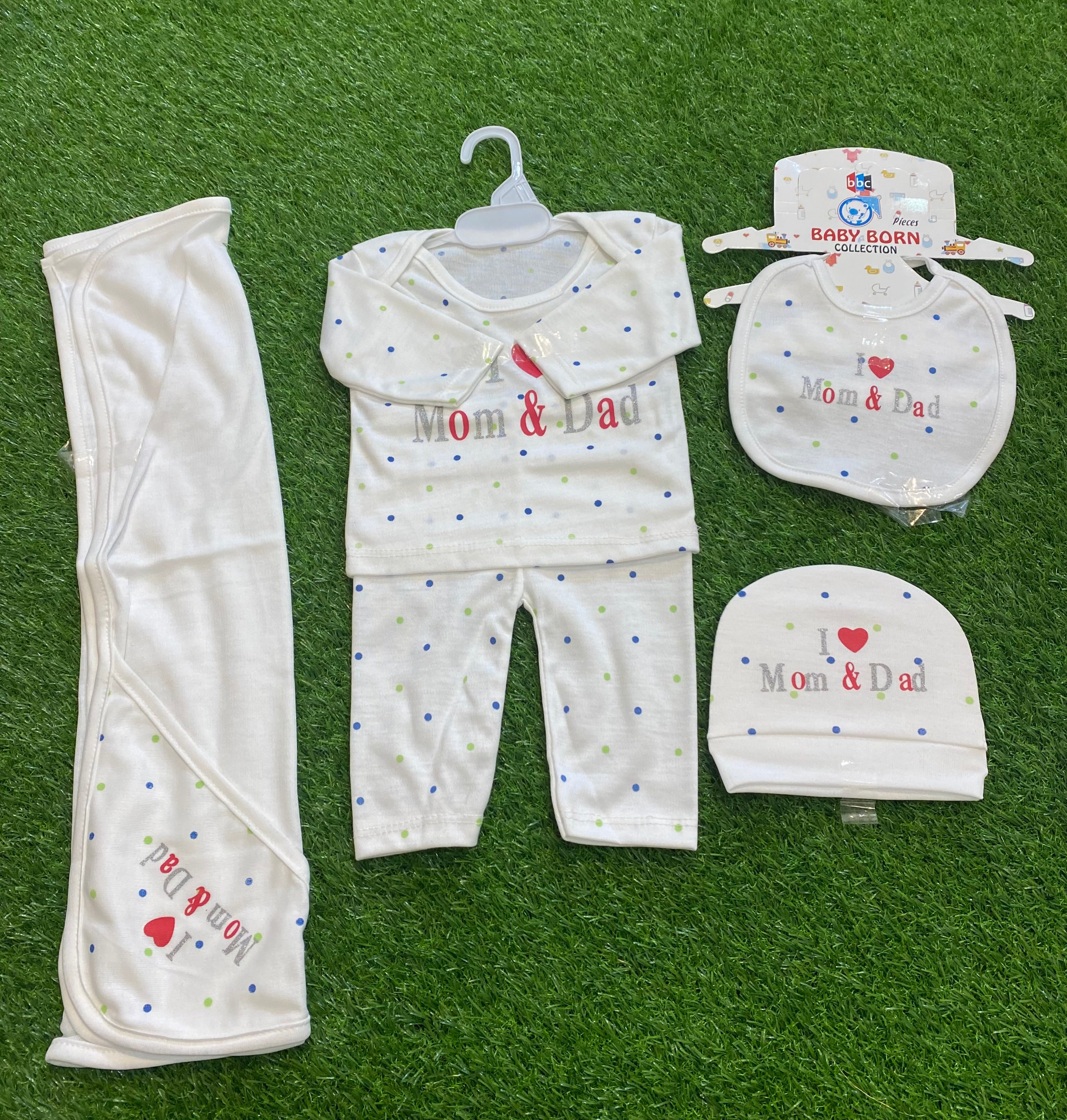 🎀 “I ❤️ Mom & Dad” 5 Pcs Newborn Set