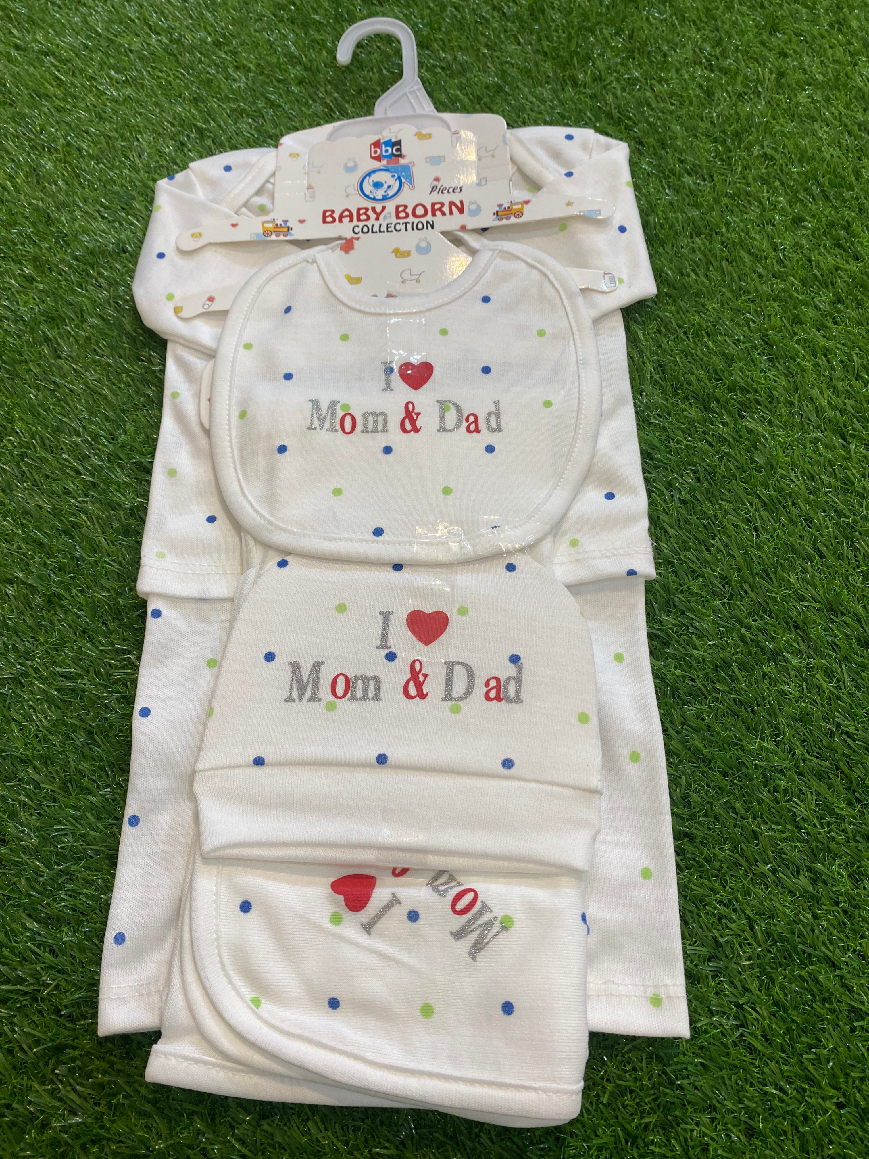 🎀 “I ❤️ Mom & Dad” 5 Pcs Newborn Set
