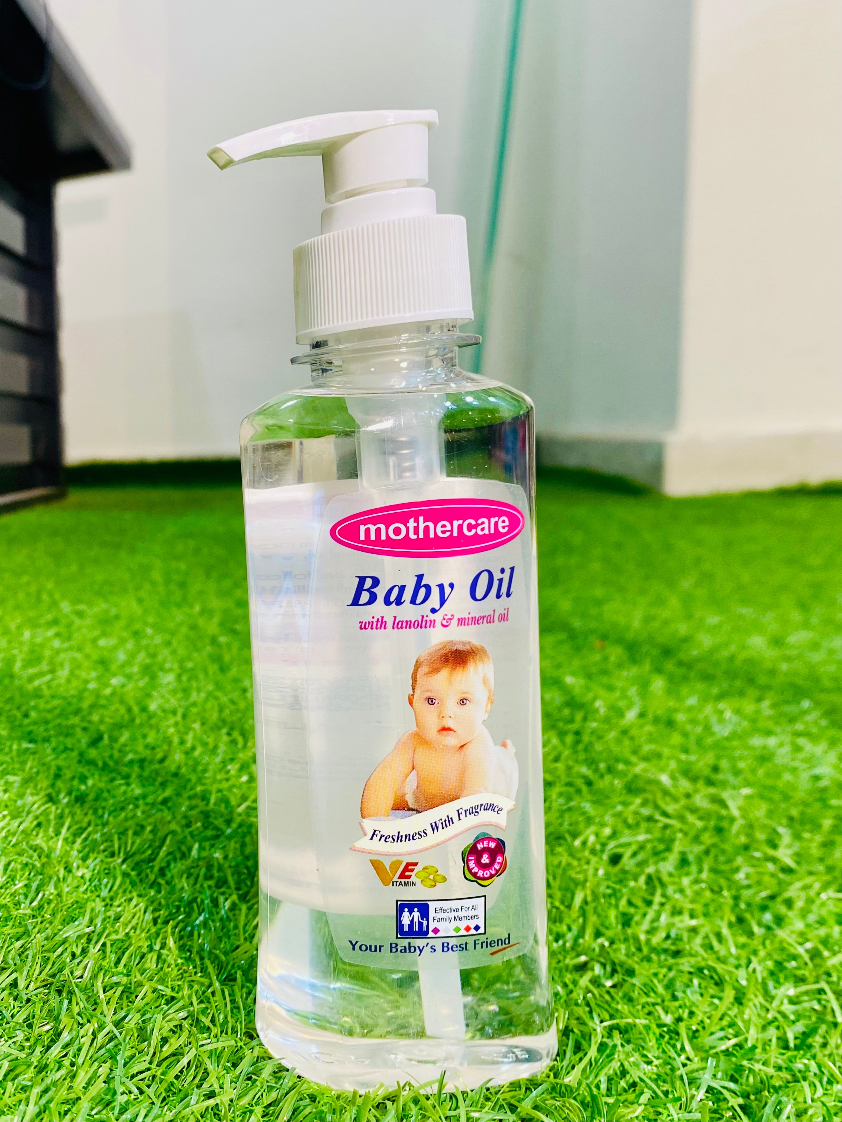 Mothercare Baby Oil with Lanolin & Mineral Oil – 200ml Pump Bottle, Freshness & Softness for Baby’s Skin