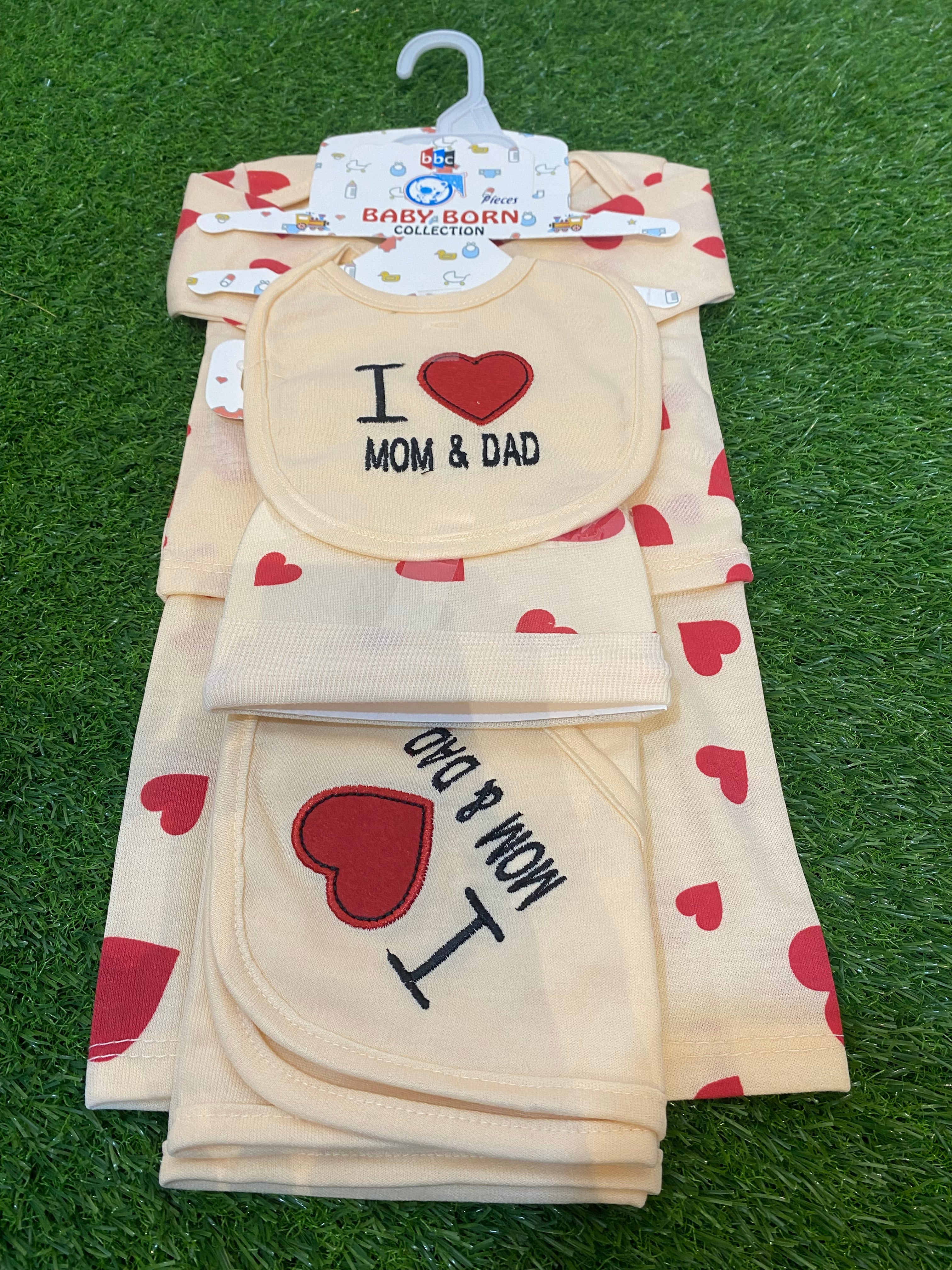 Newborn Baby 5 Pcs Starter Set – “I ❤️ Mom & Dad” (Pink)